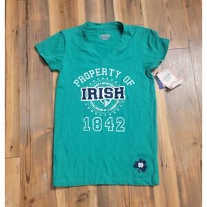 NWT College Classics  Notre Dame Stitched V Neck TShirt SZ M